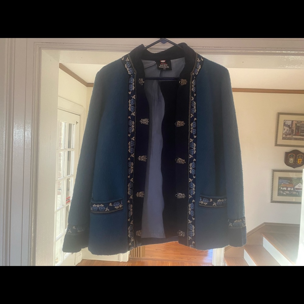 Women’s Norwegian pure new wool size European 40 (US 8-10)